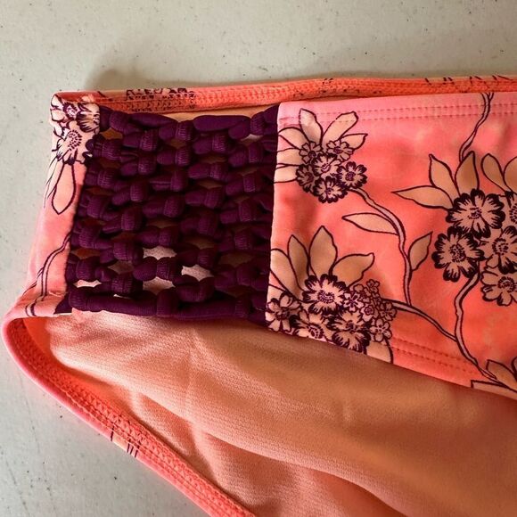 Time and Tru bikini bottoms - Picture 3 of 7